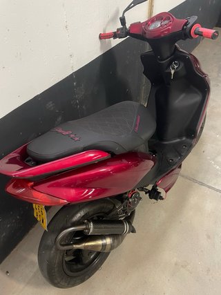 Yamaha Jog RR Roja y Negra