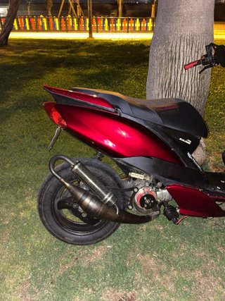 Yamaha Jog RR Roja y Negra