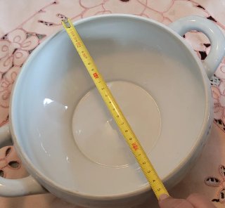 Zuppiera in ceramica bianca
