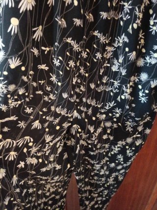 Mono estampado floral negro