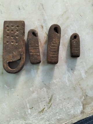 Pesas antiguas de hierro