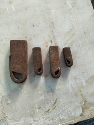 Pesas antiguas de hierro