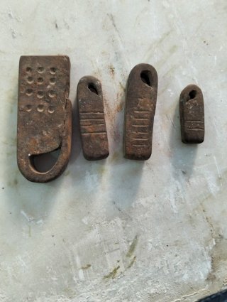 Pesas antiguas de hierro
