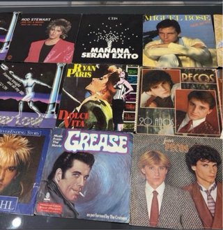 Vinilos LP y Single + REGALO Cassettes Varios