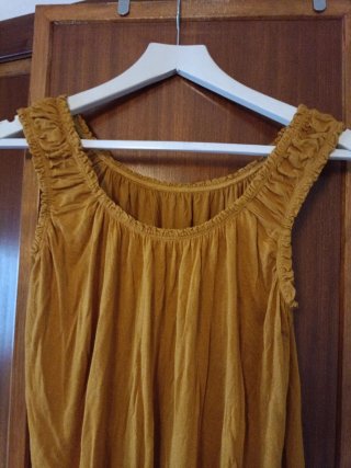 Blusa mostaza sin mangas