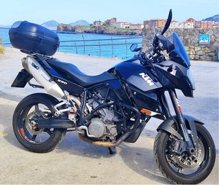 KTM 990 Supermotard Negra