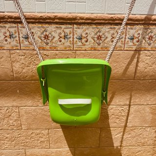 Columpio infantil verde y naranja