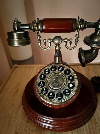 Teléfono antiguo de disco botonera