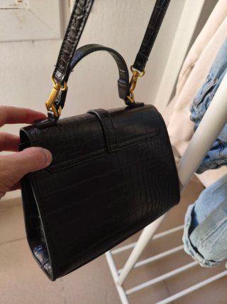 Bolso bandolera Mango negro efecto piel