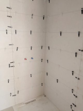 Suelo y alicatado para piscina