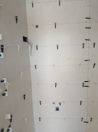Suelo y alicatado para piscina