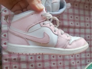 Scarpe Jordan bimba rosa e bianche