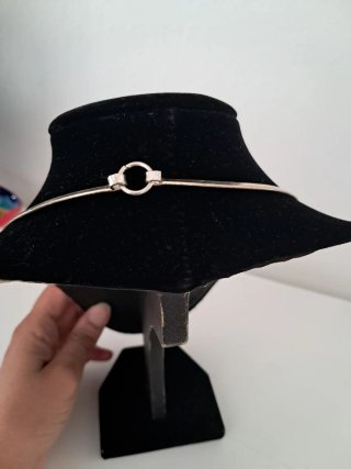 Collana girocollo rigido