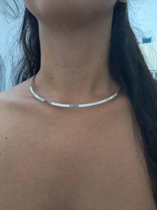 Collana girocollo rigido