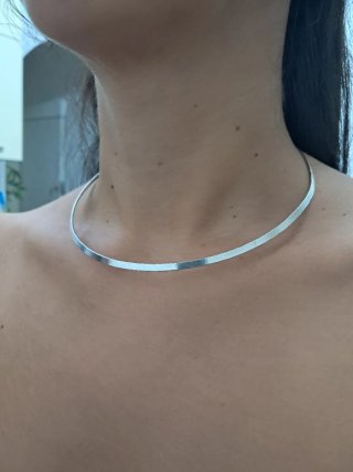 Collana girocollo rigido