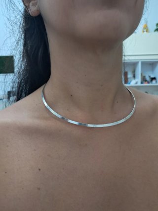 Collana girocollo rigido