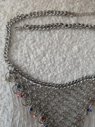 Collar plateado con cuentas