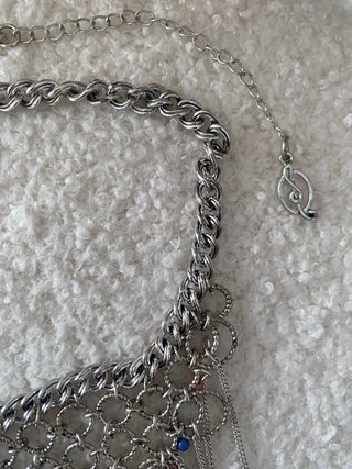 Collar plateado con cuentas