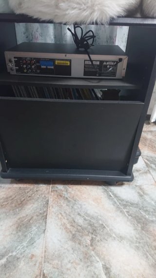Mueble TV con puertas de cristal