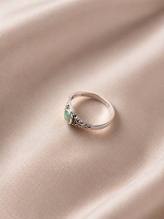 Anillo plata con piedra verde color jade,