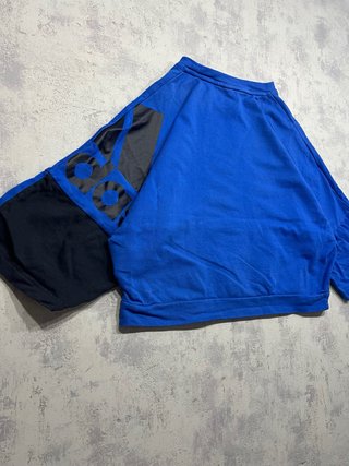 Crop top Adidas azul y negro