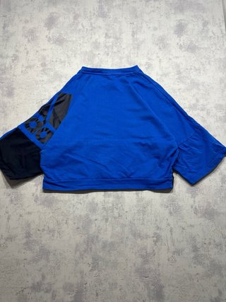 Crop top Adidas azul y negro