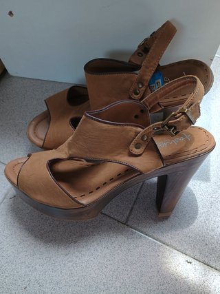 Sandalias nuevas Marypaz Talla 41, tacón y cuña