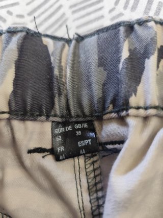 Pantalón camuflaje gris y negro