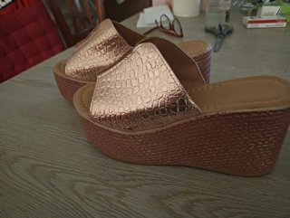 Sandalias o Zapatillas Zuecos,  dorados plataforma