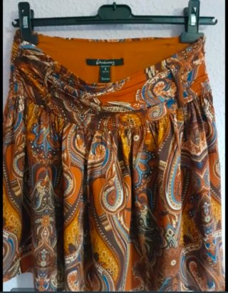 Falda Mini Shein o Falda Stradivarius Estampada