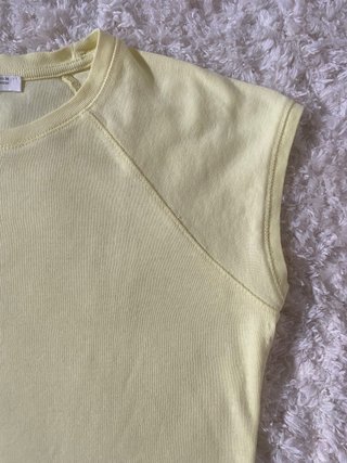 Camiseta sin mangas Zara amarilla