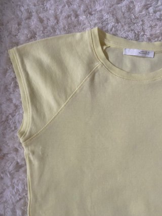 Camiseta sin mangas Zara amarilla
