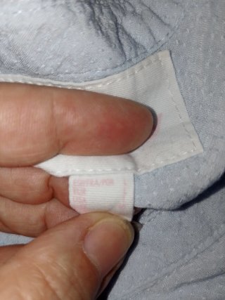Ropa premamá gris y blanca