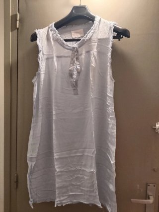 Ropa premamá gris y blanca