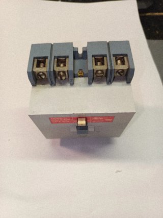 Disyuntor 4 polos 100A FI