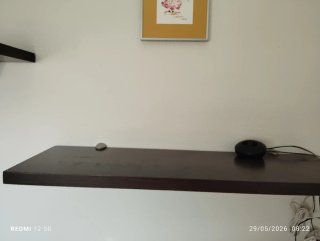 Estanterías de madera y metal