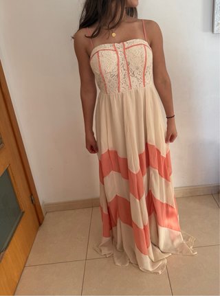 Vestido largo fiesta coral y beige