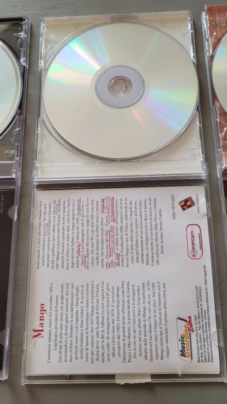 Set 2 CDs + 1 free CD Mango