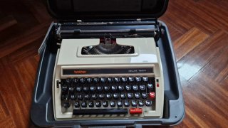 Máquina de escribir Brother DELUXE 762TR