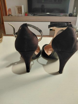 Zapatos de tacón negros y purpi purpurina plata