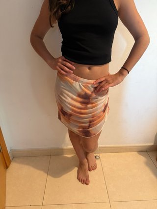 Falda playera con estampado tie-dye