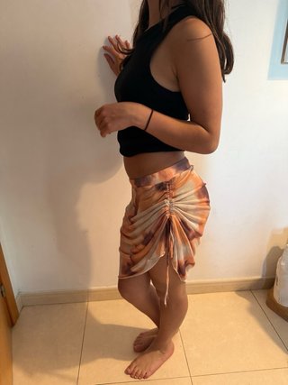 Falda playera con estampado tie-dye