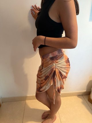 Falda playera con estampado tie-dye