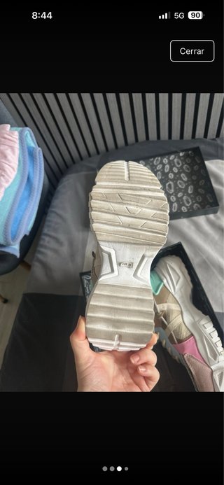 Deportivas beige, rosa y verde