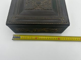 Caja joyero resina verde con detalles dorados