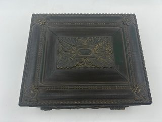 Caja joyero resina verde con detalles dorados