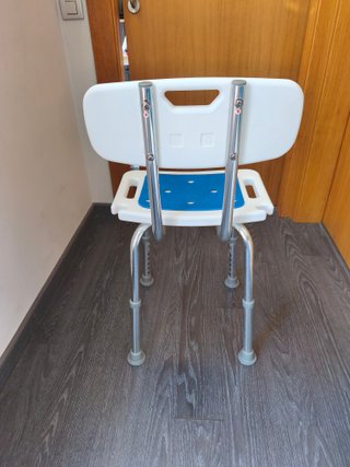 Silla de baño acolchada regulable