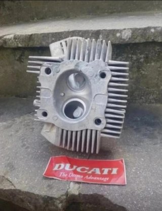 Testata Ducati Moto fermaporte