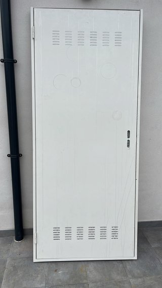 Puerta con doble ventilación URGE