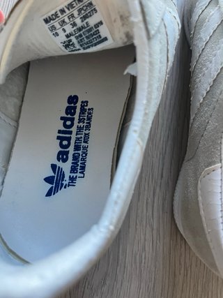 Zapatillas Adidas Grises y Blancas